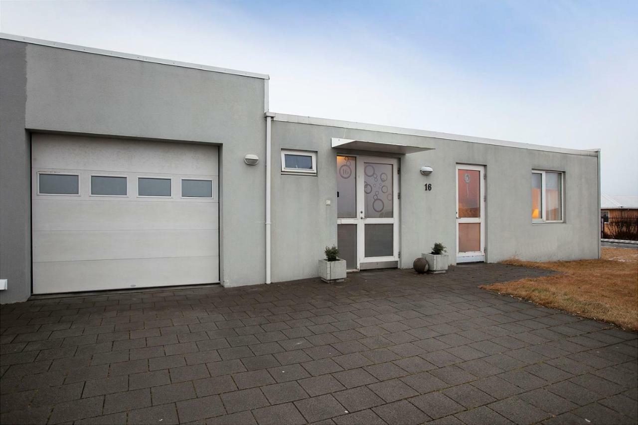 Cozy 3 Bedroom House Near The Blue Lagoon Njarthvik Exterior photo